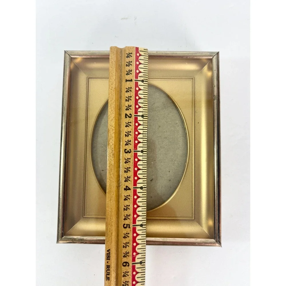 Vintage picture frame Deep well goldtone 3.5x5 oval insert